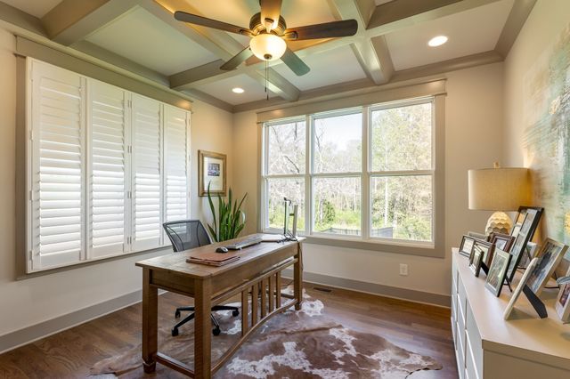 1070 Hideaway Rd, Columbia, TN 38401