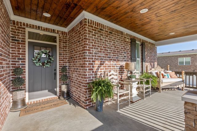 1070 Hideaway Rd, Columbia, TN 38401