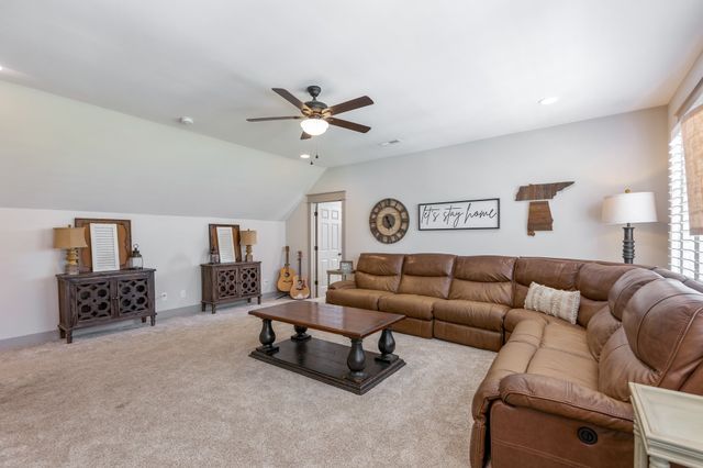 1070 Hideaway Rd, Columbia, TN 38401