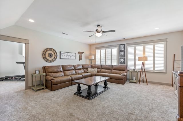 1070 Hideaway Rd, Columbia, TN 38401