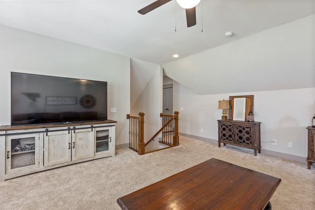 1070 Hideaway Rd, Columbia, TN 38401