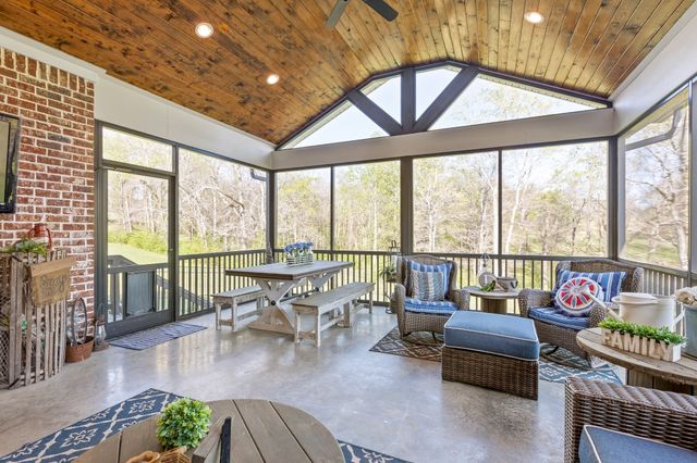 1070 Hideaway Rd, Columbia, TN 38401