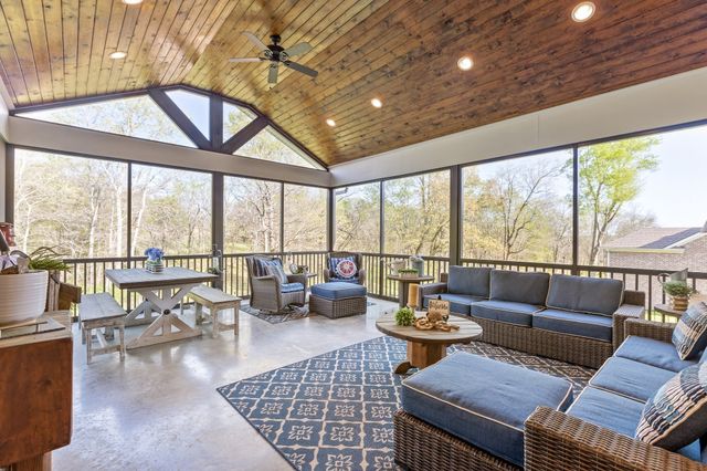 1070 Hideaway Rd, Columbia, TN 38401