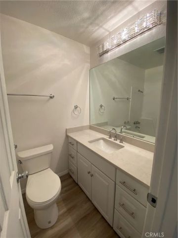 7651 Reseda Blv 5T, Reseda, CA 91335
