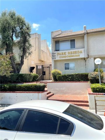 7651 Reseda Blv 5T, Reseda, CA 91335