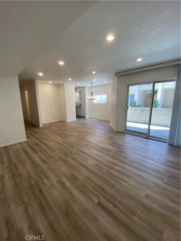 7651 Reseda Blv 5T, Reseda, CA 91335