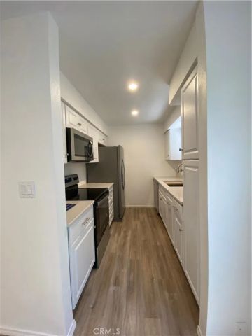 7651 Reseda Blv 5T, Reseda, CA 91335