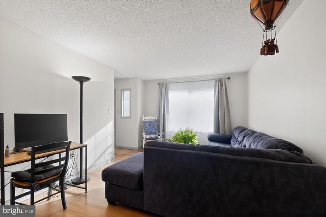 710 PORTER AVE, Martinsburg, WV 25401