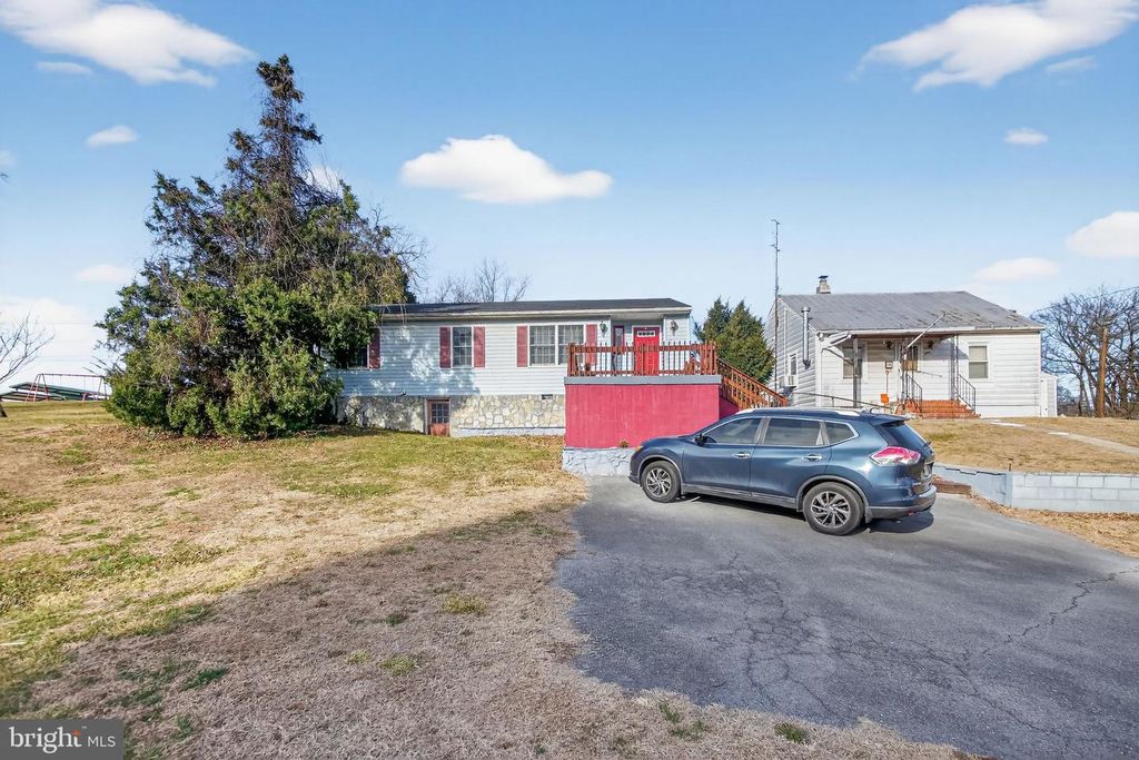 710 PORTER AVE, Martinsburg, WV 25401
