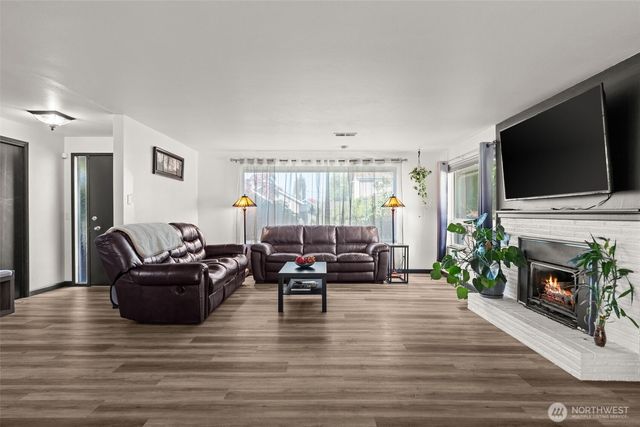 343 4th Street SE, Puyallup, WA 98372