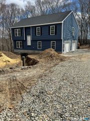 11 Mamacoke Road, Waterford, CT 06375