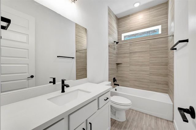 394 Bishop Wood RD, Dripping Springs, TX 78620