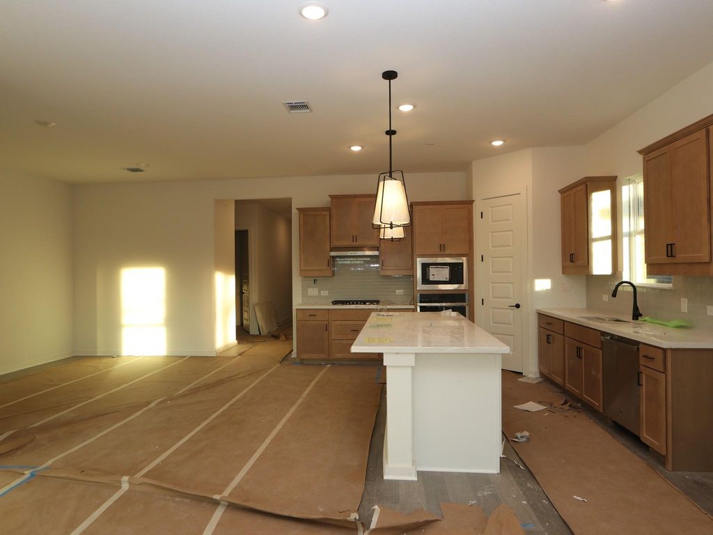 394 Bishop Wood RD, Dripping Springs, TX 78620