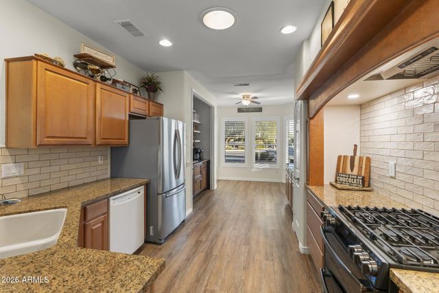 18574 N SUNRAY Court, Surprise, AZ 85374