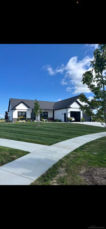184 N Queens Creek Drive, Frankenmuth, MI 48734