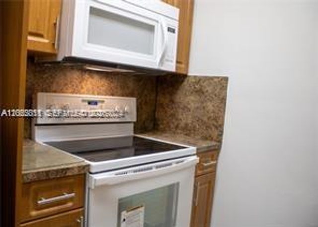 5501 NW 7th Street E204, Miami, FL 33126