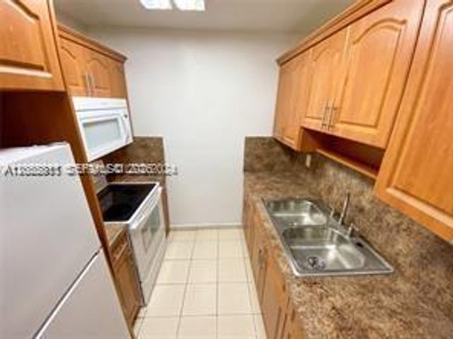 5501 NW 7th Street E204, Miami, FL 33126