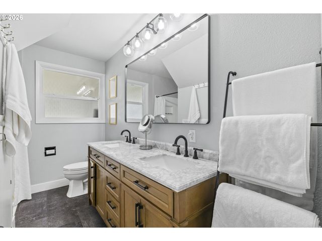 609 4TH St, Dayton, OR 97114