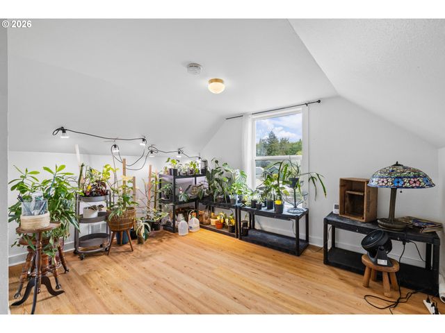 609 4TH St, Dayton, OR 97114