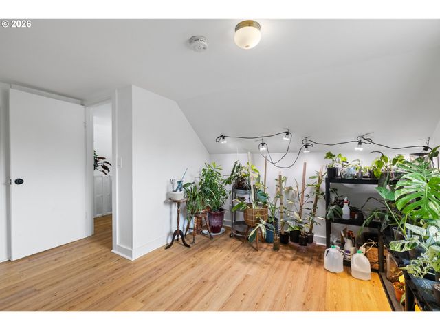 609 4TH St, Dayton, OR 97114