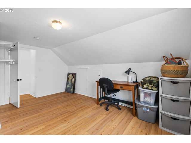 609 4TH St, Dayton, OR 97114