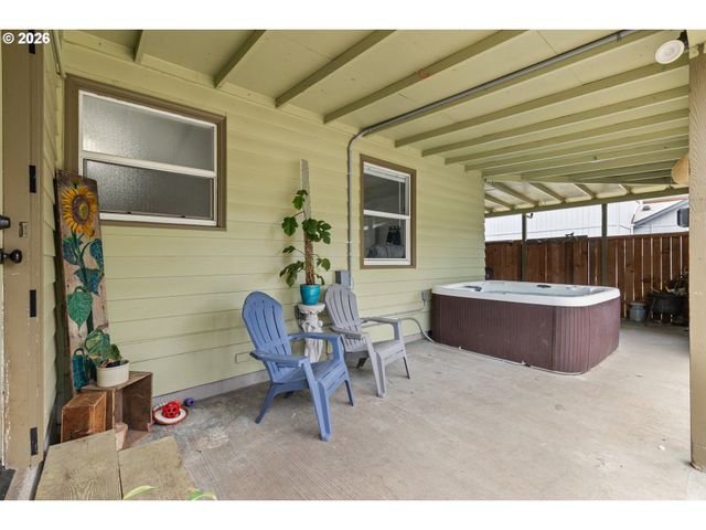 609 4TH St, Dayton, OR 97114