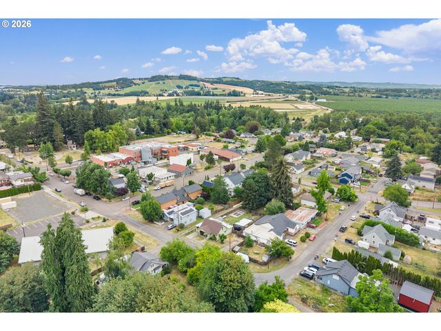 609 4TH St, Dayton, OR 97114