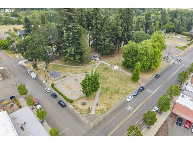 609 4TH St, Dayton, OR 97114