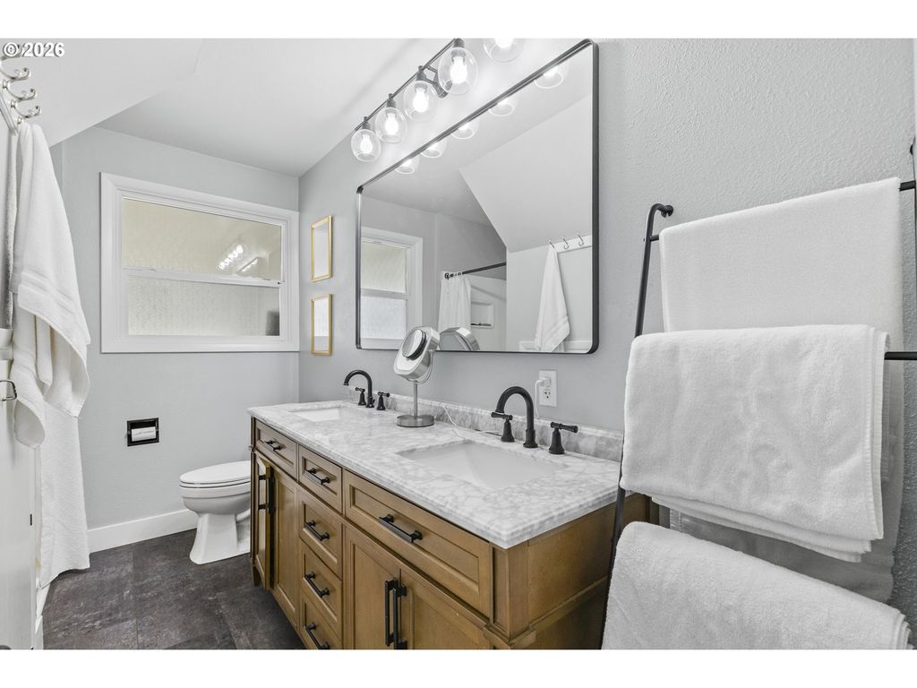Image 16 of property listing at 609 4TH St, Dayton, OR 97114