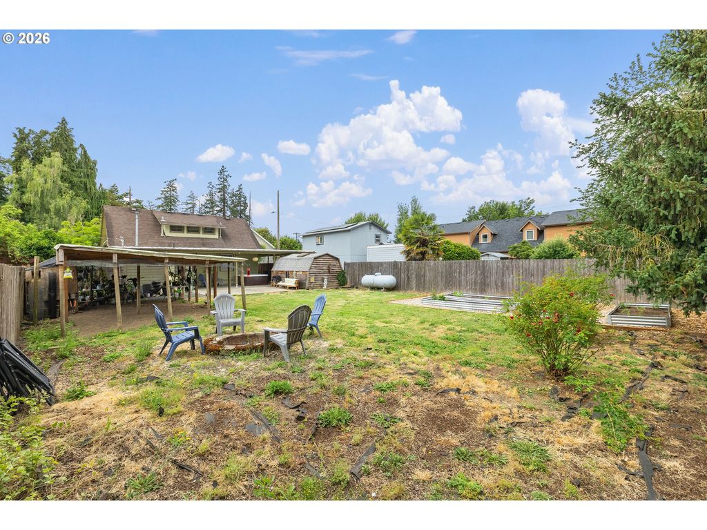 Image 28 of property listing at 609 4TH St, Dayton, OR 97114