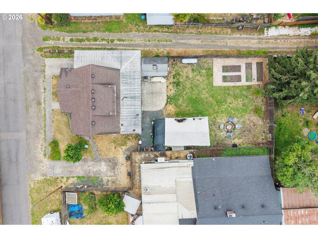 Image 32 of property listing at 609 4TH St, Dayton, OR 97114