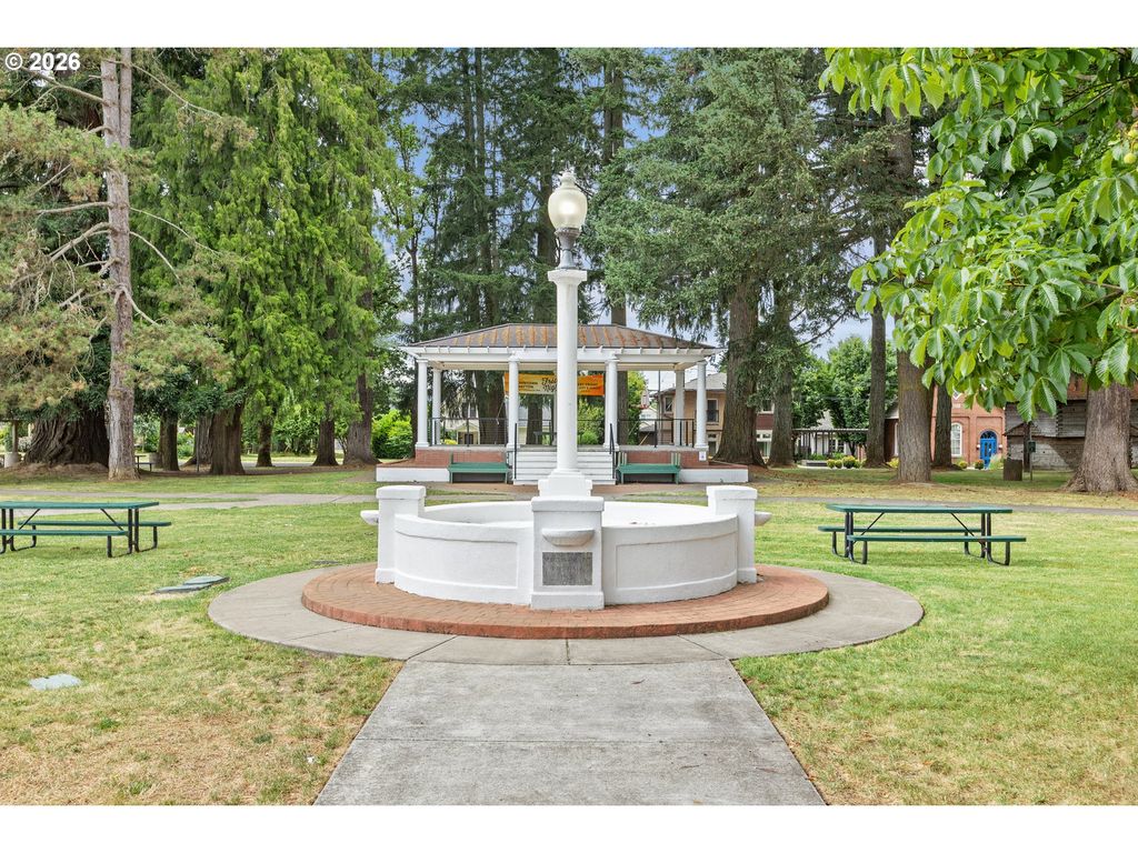 Image 35 of property listing at 609 4TH St, Dayton, OR 97114