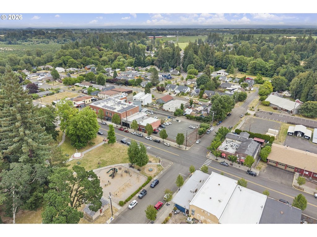 Image 37 of property listing at 609 4TH St, Dayton, OR 97114