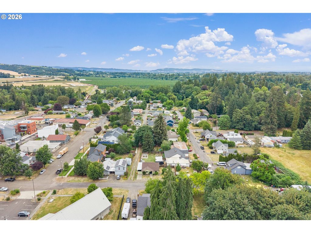 Image 39 of property listing at 609 4TH St, Dayton, OR 97114