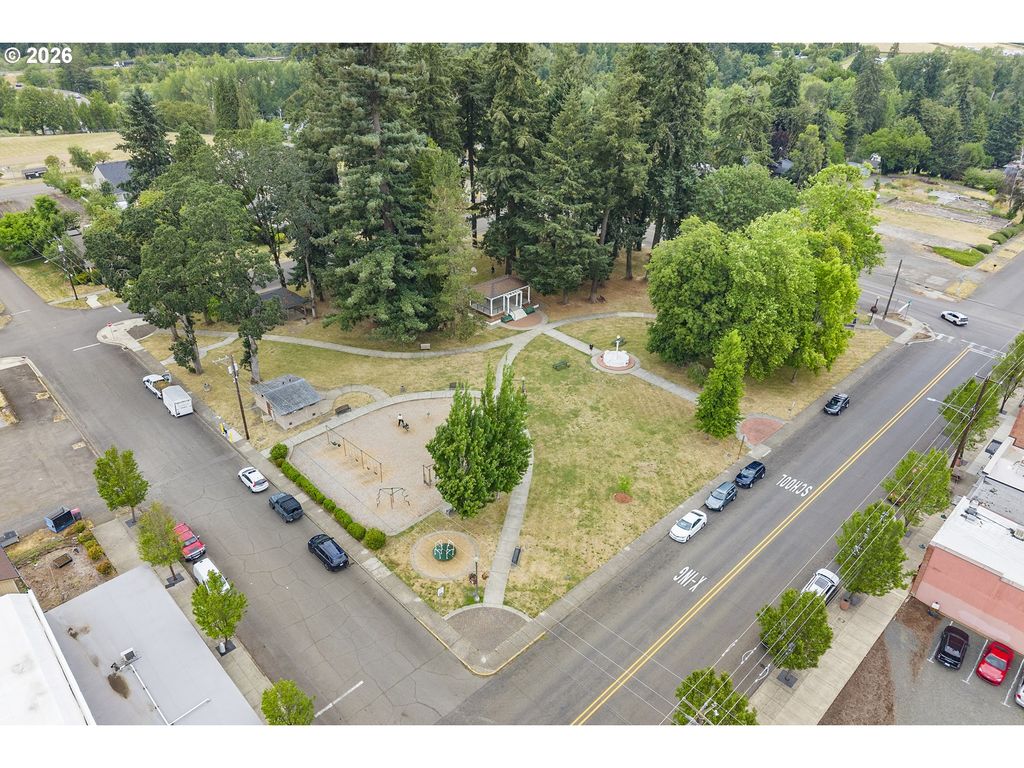 Image 41 of property listing at 609 4TH St, Dayton, OR 97114