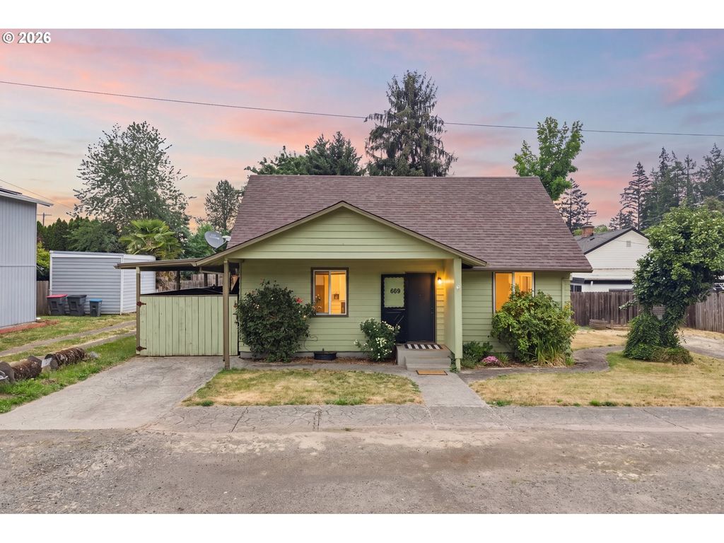 Image 42 of property listing at 609 4TH St, Dayton, OR 97114