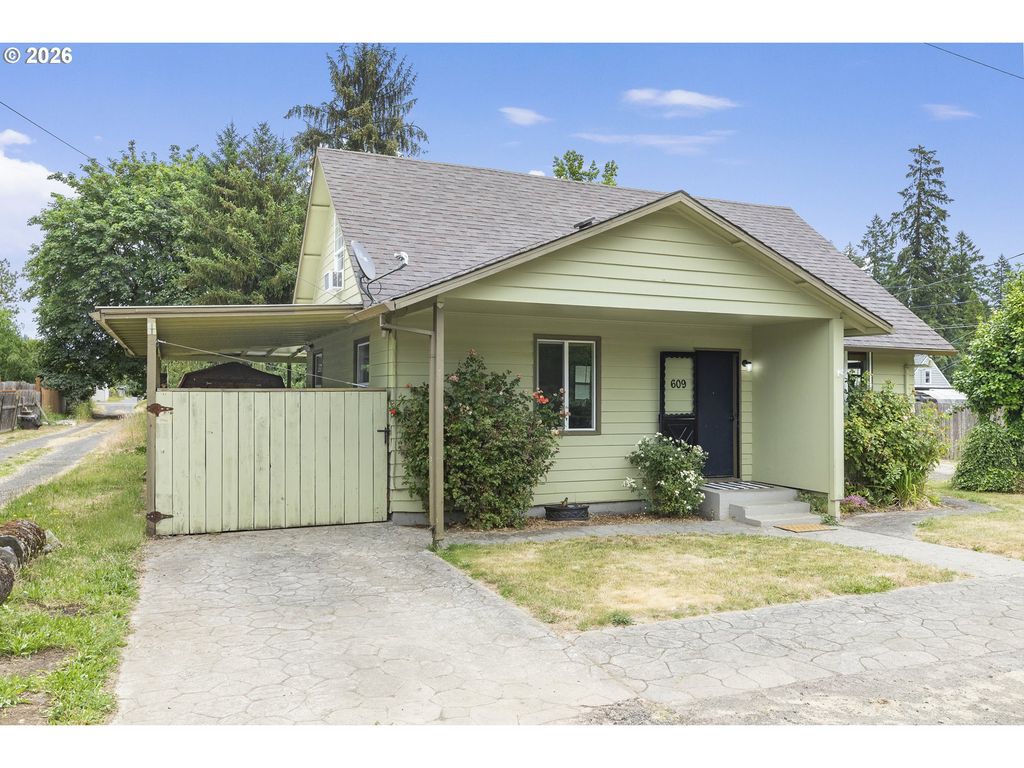 Image 43 of property listing at 609 4TH St, Dayton, OR 97114
