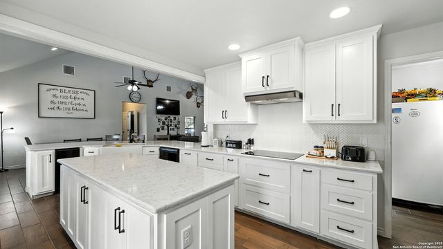 1784 Fm 538, Stockdale, TX 78160