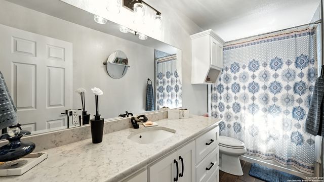 1784 Fm 538, Stockdale, TX 78160