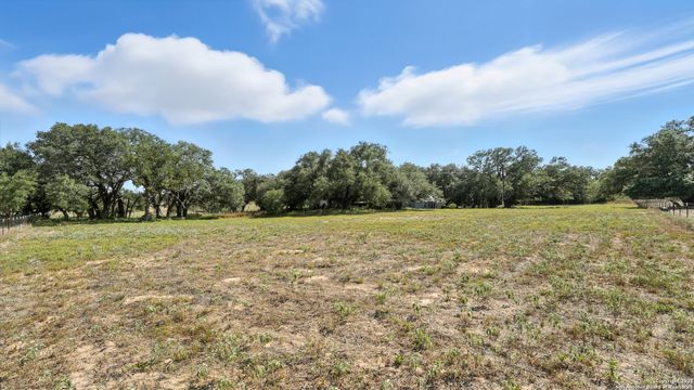 1784 Fm 538, Stockdale, TX 78160