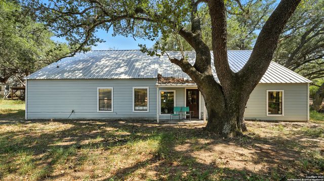 1784 Fm 538, Stockdale, TX 78160