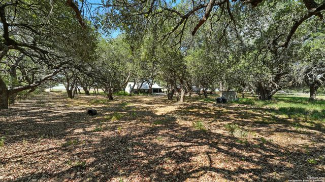 1784 Fm 538, Stockdale, TX 78160