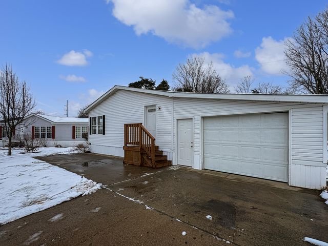 253 E Scarlet Oak Drive, Coopersville, MI 49404