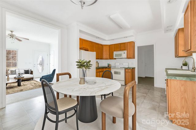 1 Hedgerose Court B, Asheville, NC 28805