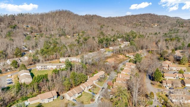 1 Hedgerose Court B, Asheville, NC 28805