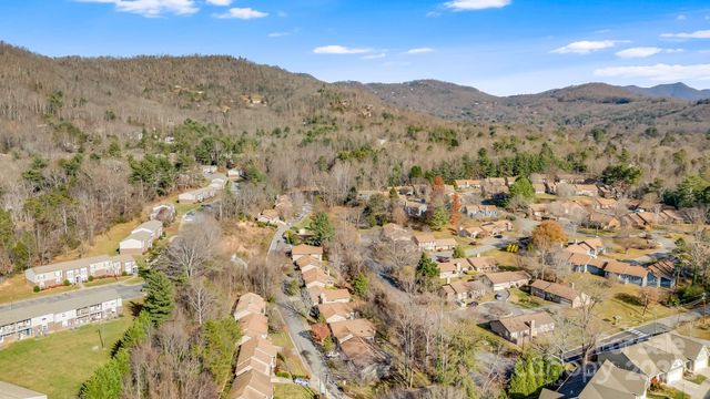 1 Hedgerose Court B, Asheville, NC 28805