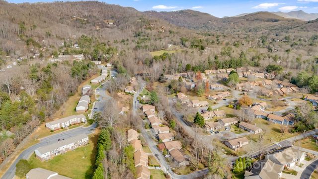 1 Hedgerose Court B, Asheville, NC 28805