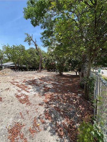 301 NE 58 St, Miami, FL 33137