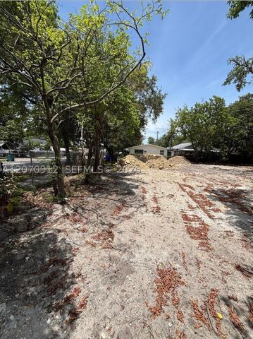 301 NE 58 St, Miami, FL 33137