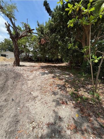 301 NE 58 St, Miami, FL 33137